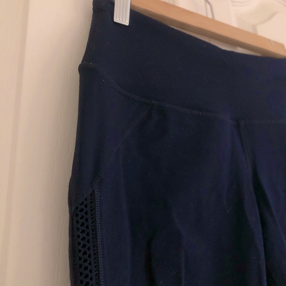 VS Knockout Leggings - Picture 2 of 6